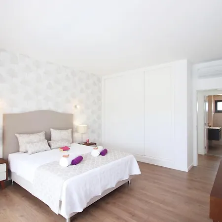 Villa Riviera *